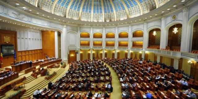 Vocea milioanelor de români se face auzită! Numărul parlamentarilor se va reduce cu 60%, se desfiinţeaz pensiile speciale, mandatele sunt limitate la două, iar mandatul Preşedintelui României revine la patru ani