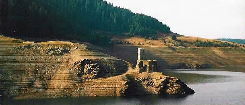 Biserica scufundata din lacul Belis!!! Un monument care ascunde o istorie tristă!!