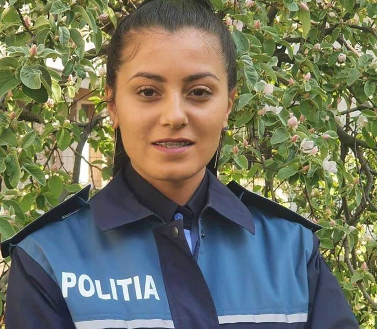 Felicitări! O tânără poliţista a făcut un gest de milioane pentru un bătrân care vrea să moară în propriul pat! Gestul ei a fost unul fabulos